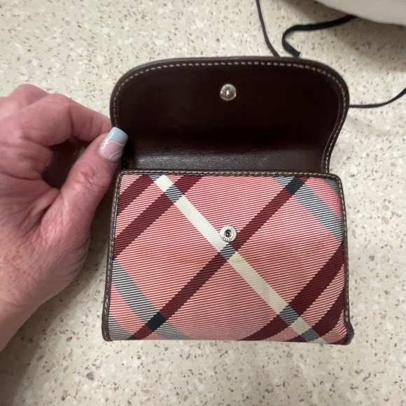 COPY - COPY - Preloved Burberry pink wallet - Picture 4 of 7